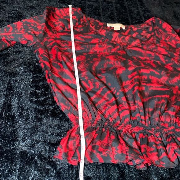 Women's Michael Kors Red & Black Abstract Print V-Neck Cinch Waist Blouse Medium - Picture 11 of 12